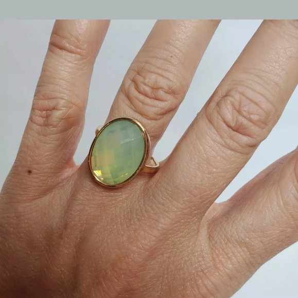 Women's faux stone size 6 ring - Picture 3 of 3